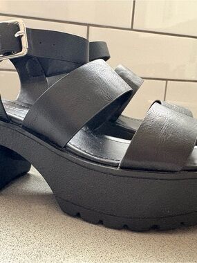 Chunky Black Platform Strappy Sandals - dream pairs